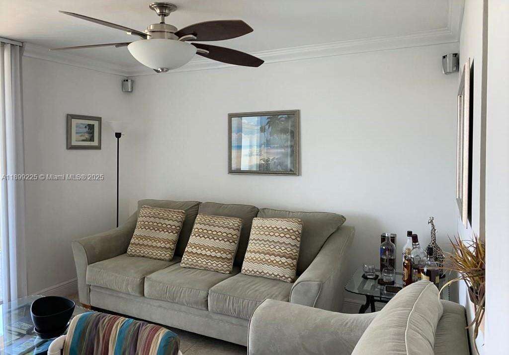 The Carriage House at 5401 Collins Ave, Miami Beach, FL 33140 - For Rent photo 18