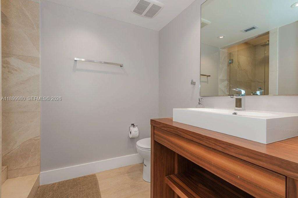 Roney Palace at 2301 Collins Ave, Miami Beach, FL 33139 - For Rent photo 2