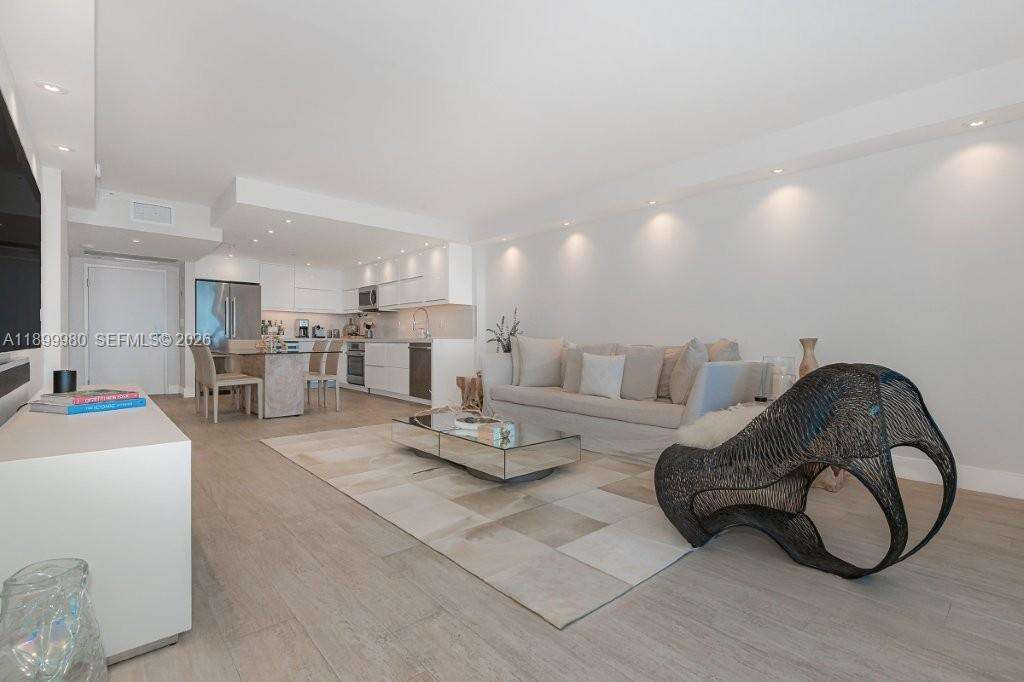 Roney Palace at 2301 Collins Ave, Miami Beach, FL 33139 - For Rent photo 18