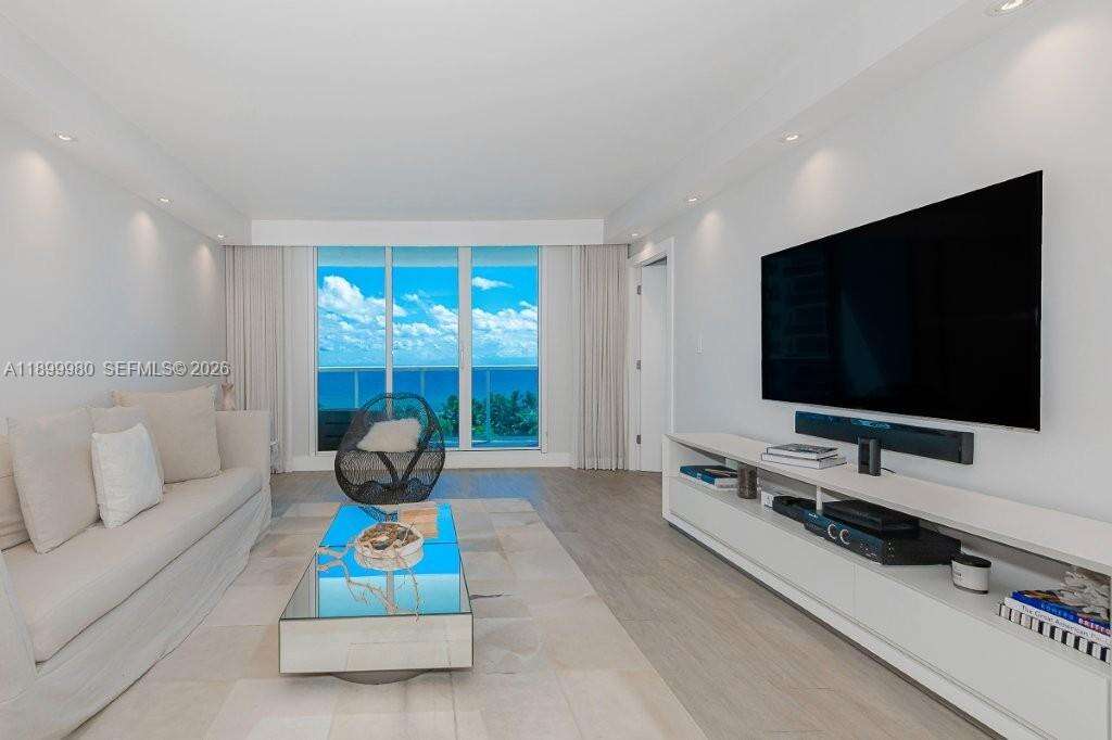 Roney Palace at 2301 Collins Ave, Miami Beach, FL 33139 - For Rent photo 6