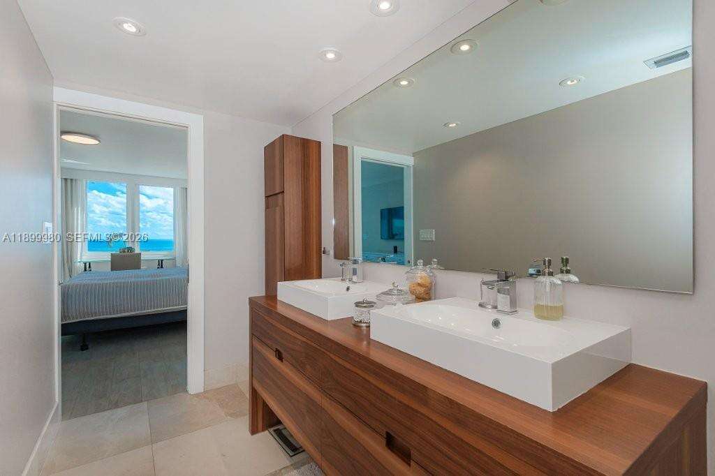Roney Palace at 2301 Collins Ave, Miami Beach, FL 33139 - For Rent photo 10
