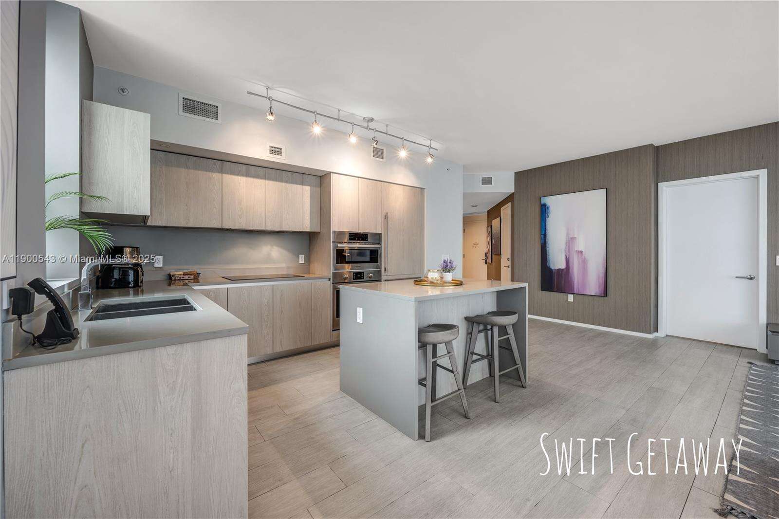 Hyde Beach House at 4010 Ocean Dr, Hollywood, FL 33019 - For Rent photo 13