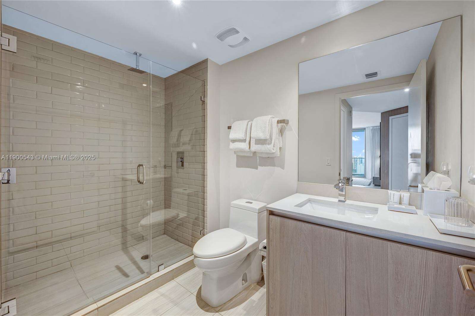 Hyde Beach House at 4010 Ocean Dr, Hollywood, FL 33019 - For Rent photo 14