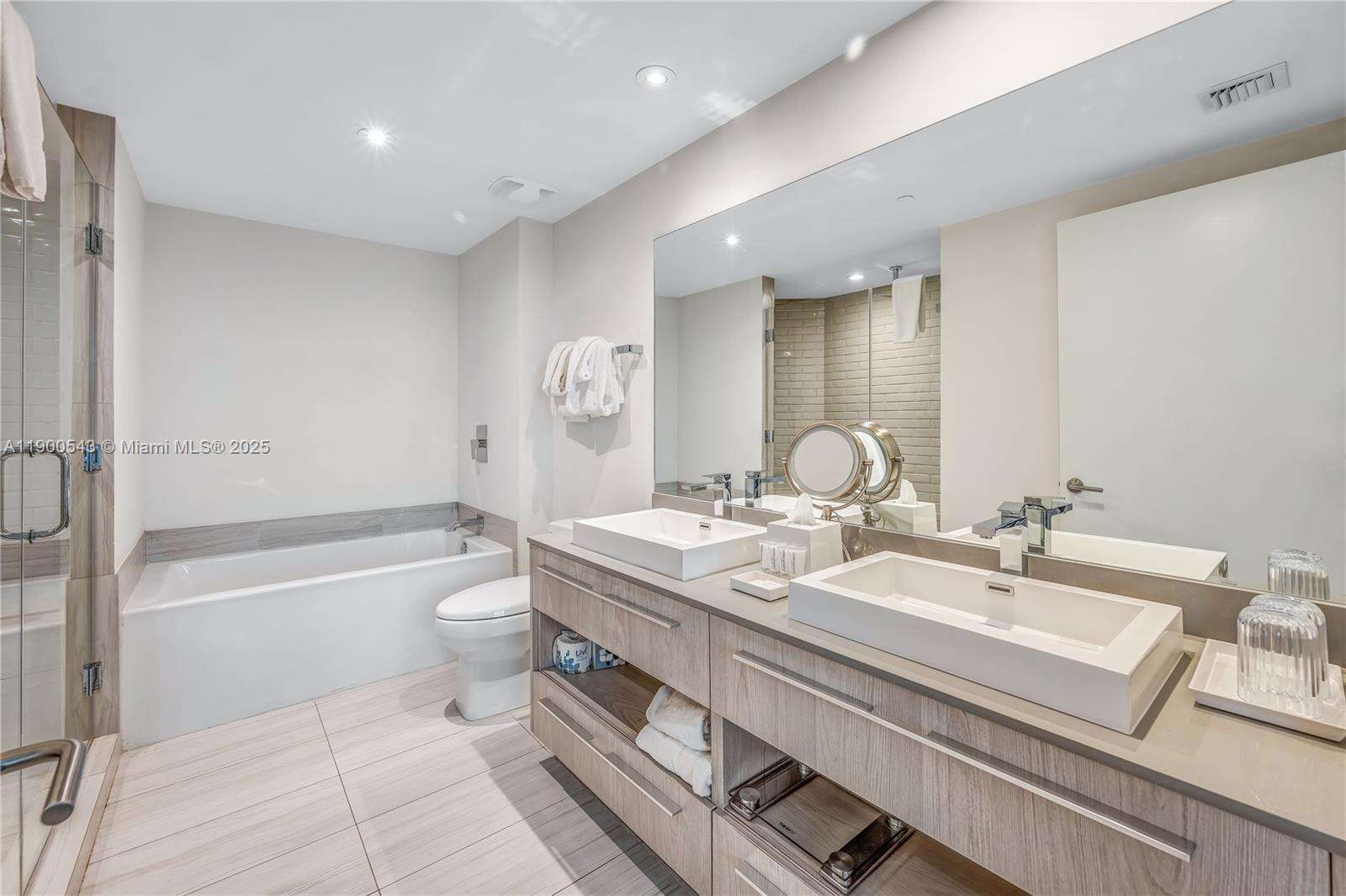 Hyde Beach House at 4010 Ocean Dr, Hollywood, FL 33019 - For Rent photo 15