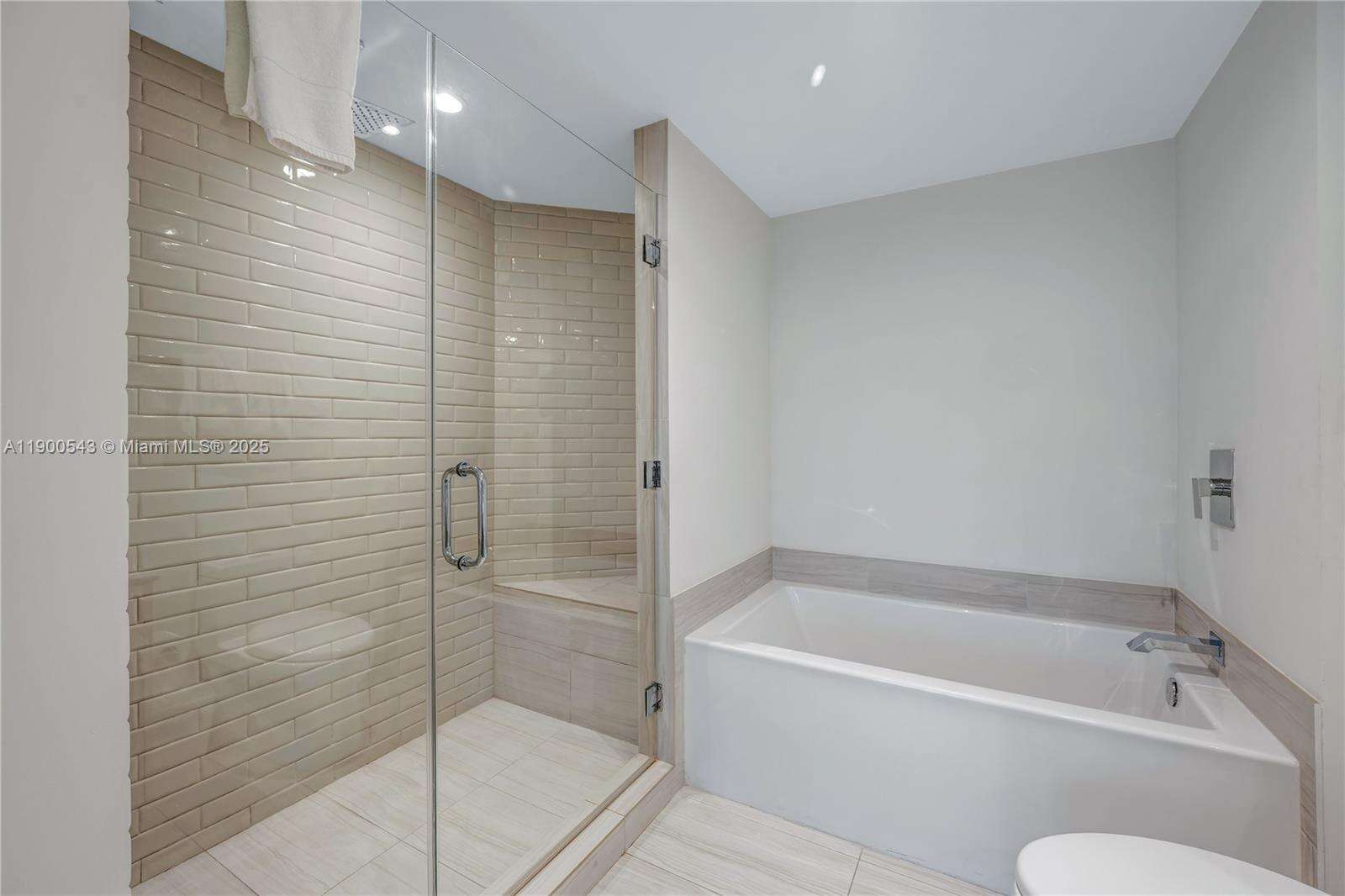 Hyde Beach House at 4010 Ocean Dr, Hollywood, FL 33019 - For Rent photo 16