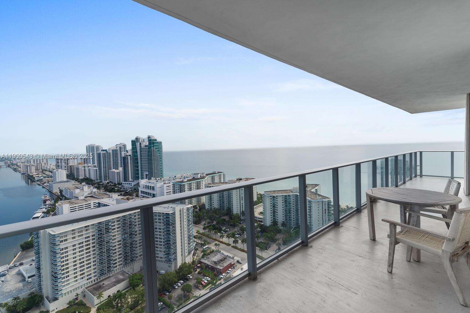 Hyde Beach House at 4010 Ocean Dr, Hollywood, FL 33019 - For Rent photo 4