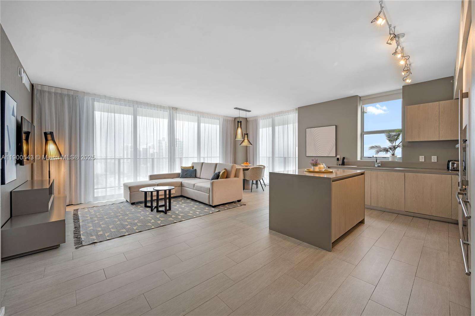Hyde Beach House at 4010 Ocean Dr, Hollywood, FL 33019 - For Rent photo 8