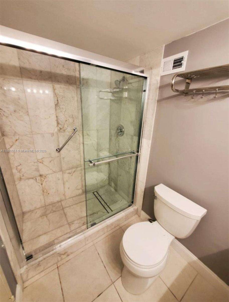 Sea Air Towers at 3725 Ocean Dr, Hollywood, FL 33019 - For Rent photo 17