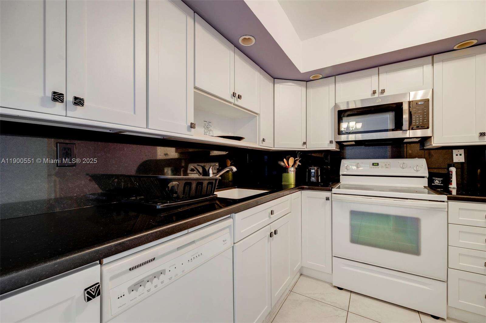 Sea Air Towers at 3725 Ocean Dr, Hollywood, FL 33019 - For Rent photo 8