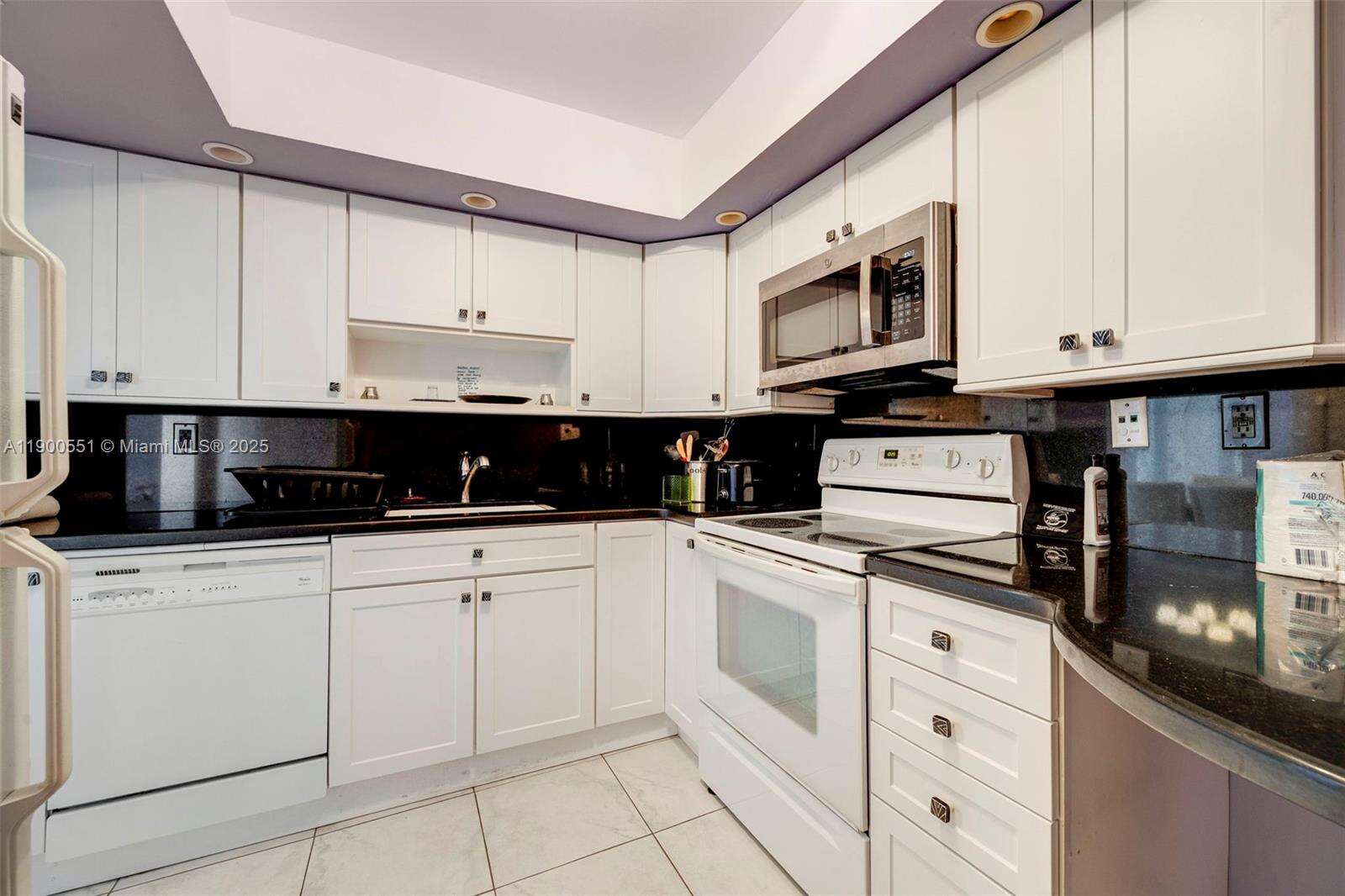 Sea Air Towers at 3725 Ocean Dr, Hollywood, FL 33019 - For Rent photo 9