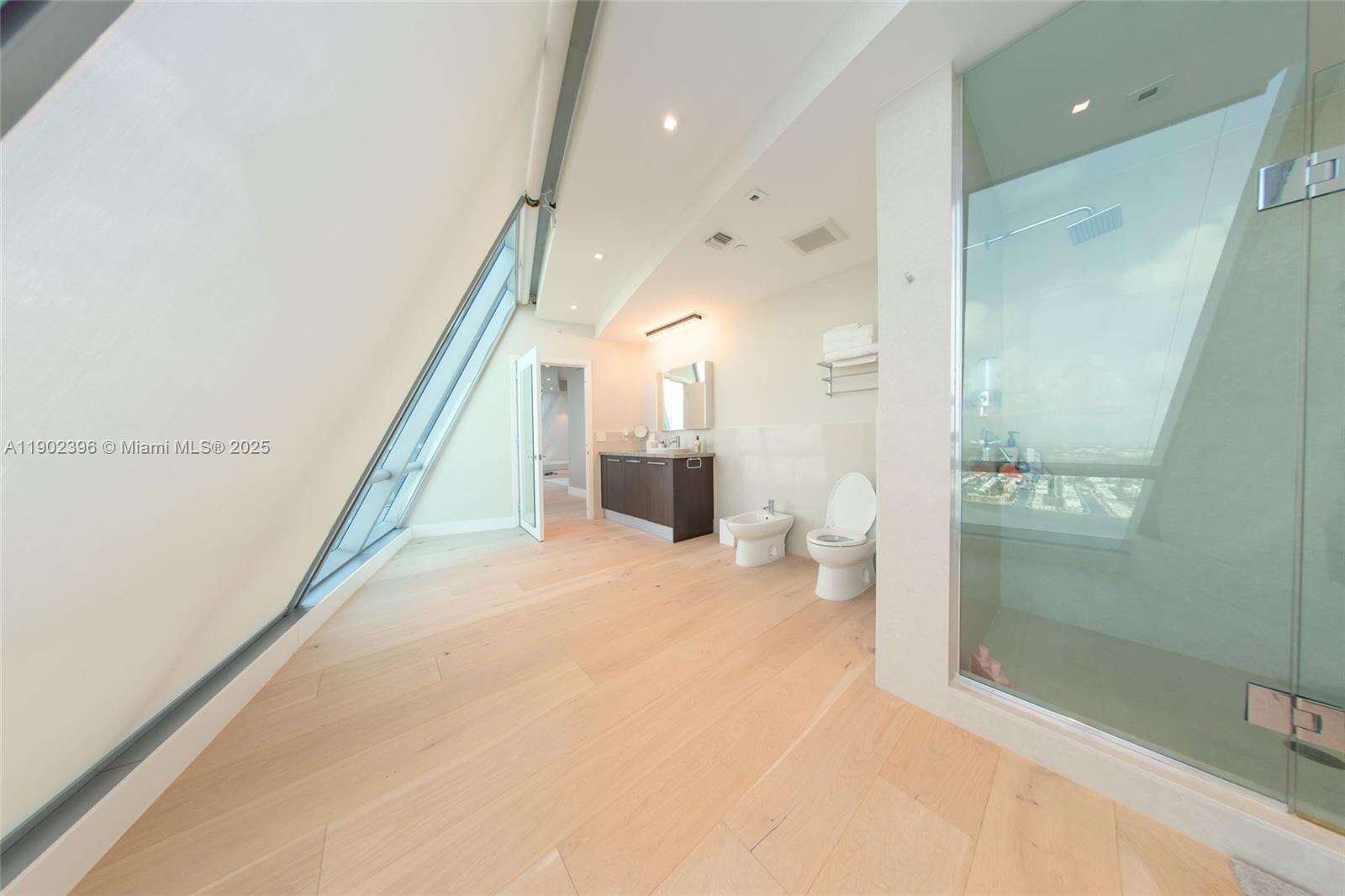 Jade Ocean at 17121 Collins Ave, Sunny Isles Beach, FL 33160 - For Rent photo 53