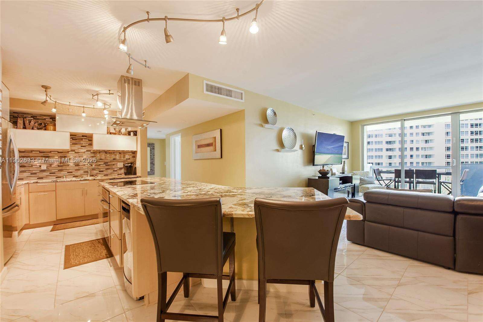 Flamingo South Beach at 1500 Bay Rd, Miami Beach, FL 33139 - For Rent photo 7