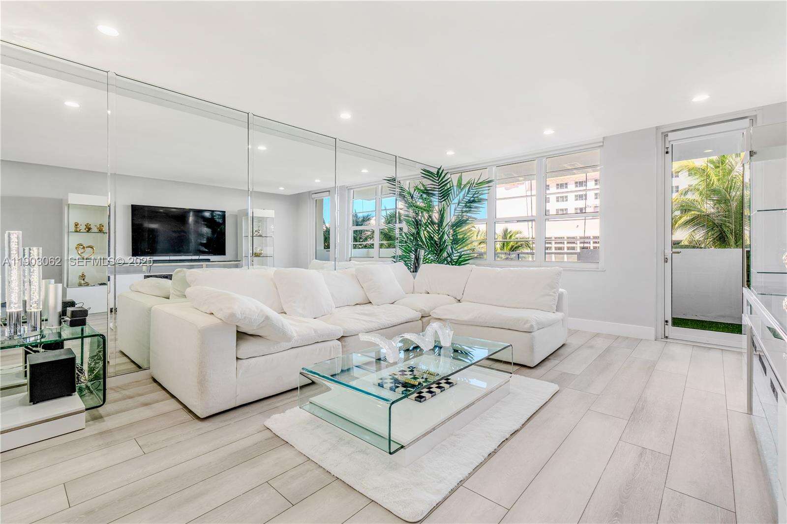 Decoplage at 100 Lincoln Rd, Miami Beach, FL 33139 - For Rent photo 2