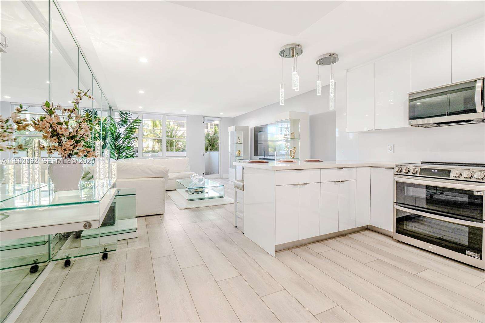 Decoplage at 100 Lincoln Rd, Miami Beach, FL 33139 - For Rent photo 3