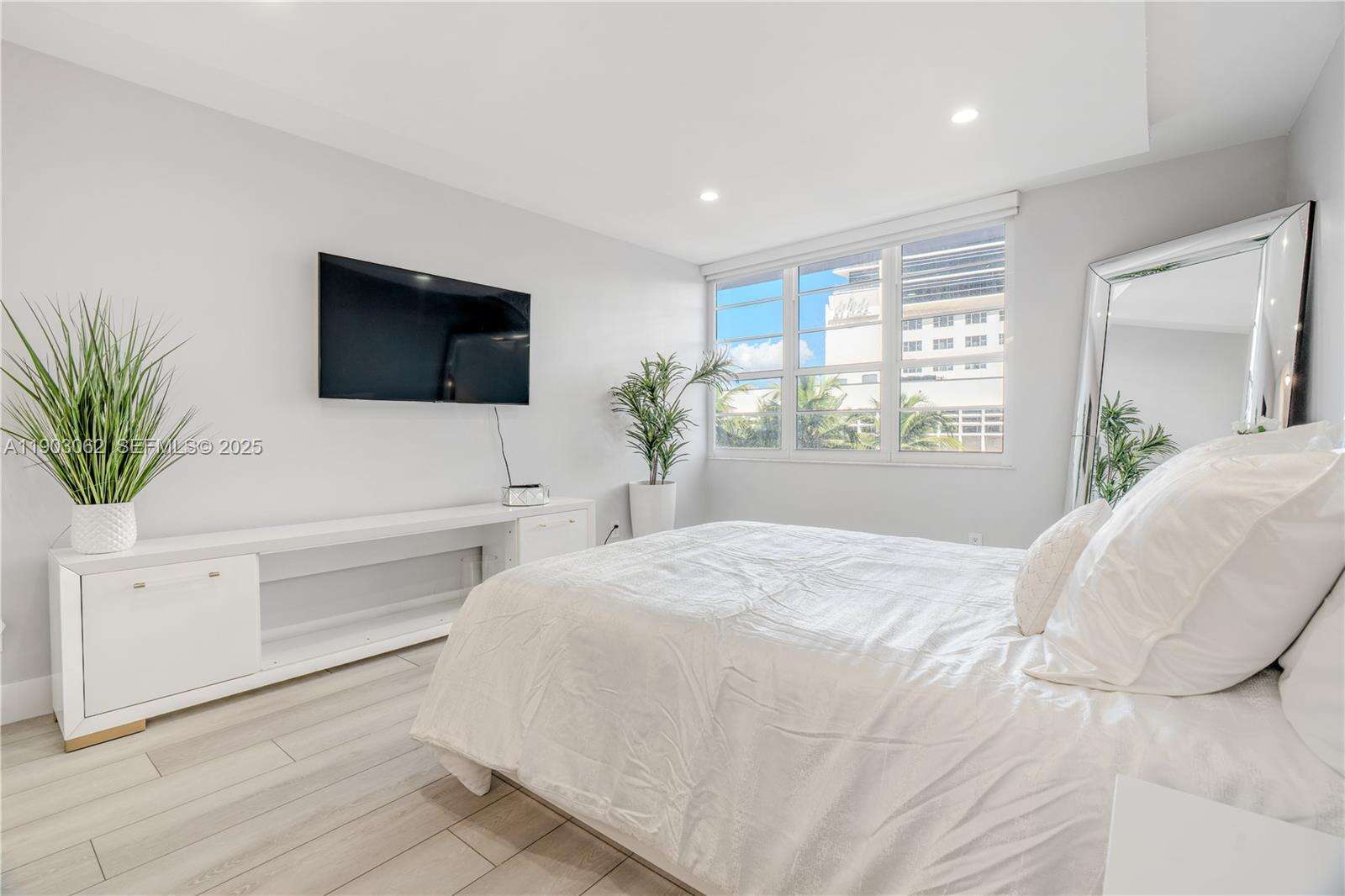 Decoplage at 100 Lincoln Rd, Miami Beach, FL 33139 - For Rent photo 23