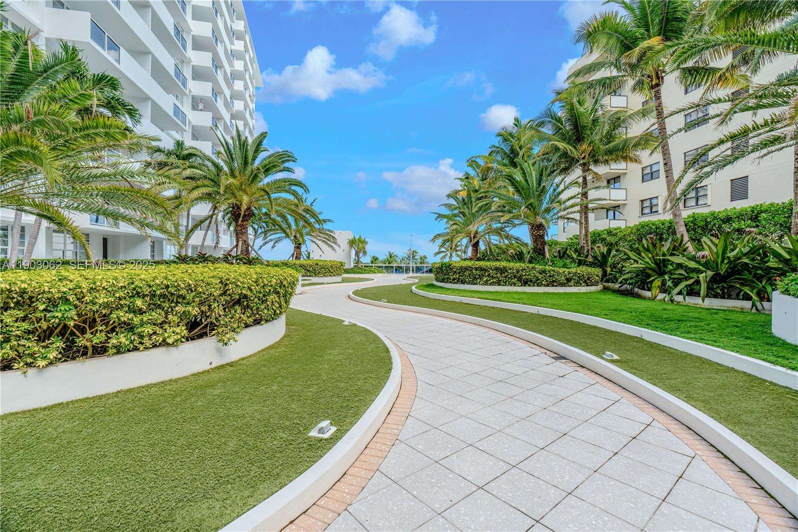 Decoplage at 100 Lincoln Rd, Miami Beach, FL 33139 - For Rent photo 37
