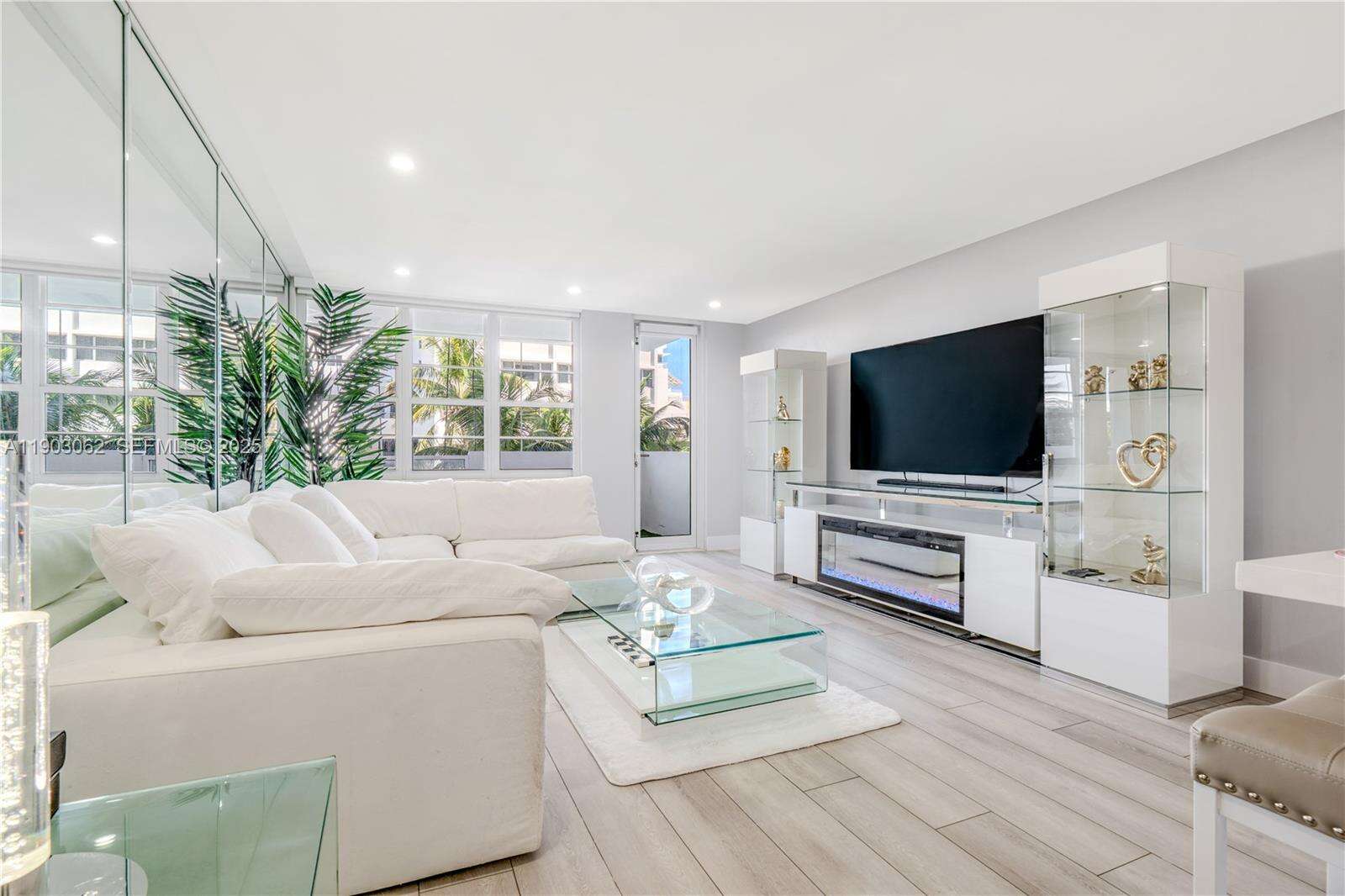 Decoplage at 100 Lincoln Rd, Miami Beach, FL 33139 - For Rent photo 6