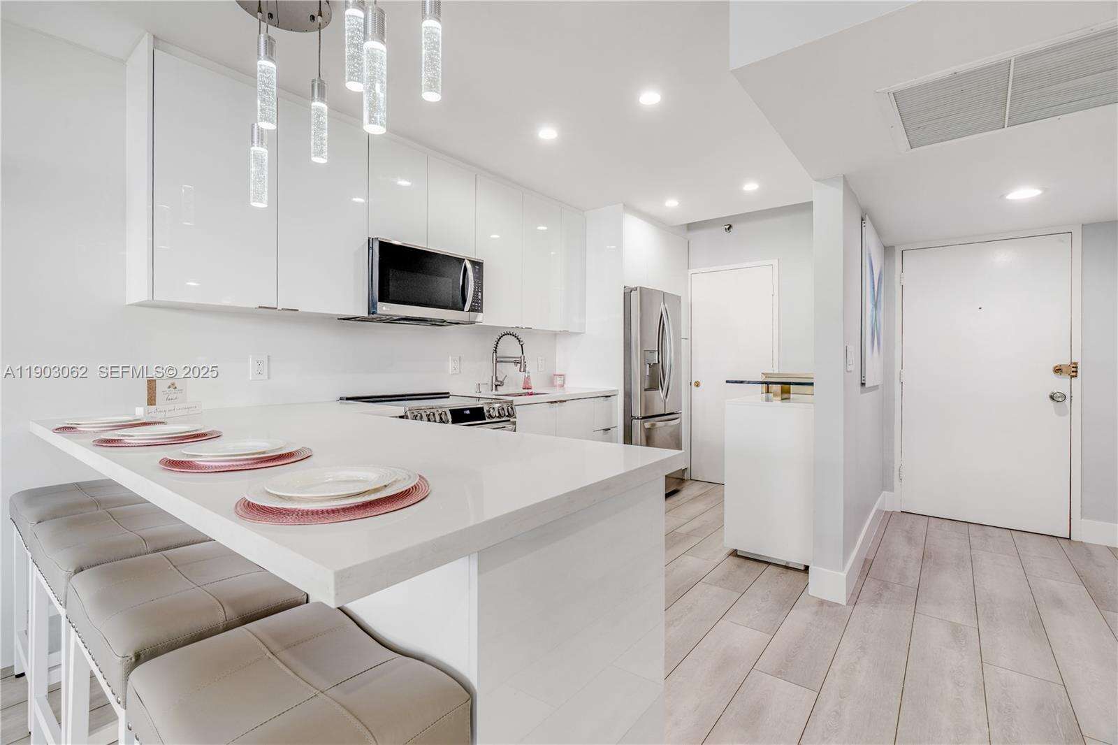 Decoplage at 100 Lincoln Rd, Miami Beach, FL 33139 - For Rent photo 7