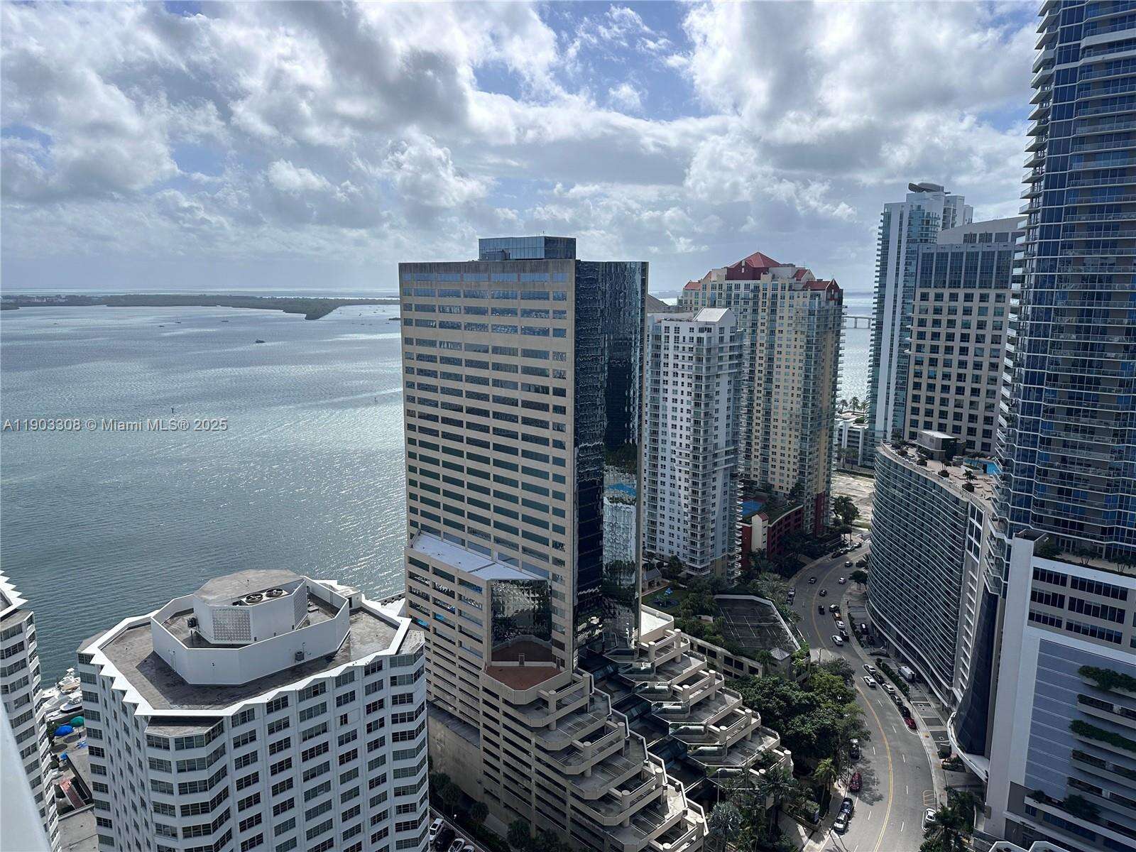 The Plaza On Brickell East at 950 Brickell Bay Dr, Miami, FL 33131 - For Rent photo 11