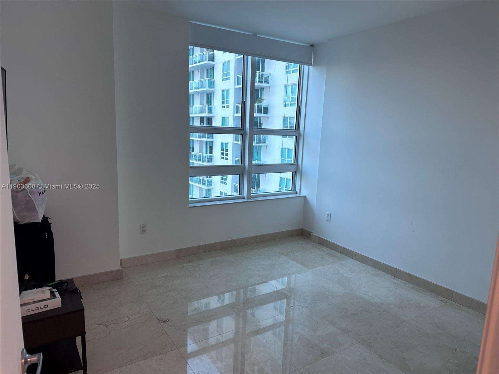 The Plaza On Brickell East at 950 Brickell Bay Dr, Miami, FL 33131 - For Rent photo 4