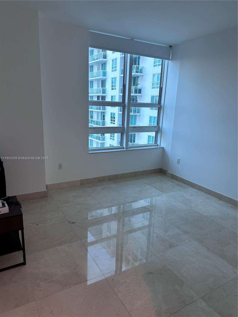 The Plaza On Brickell East at 950 Brickell Bay Dr, Miami, FL 33131 - For Rent photo 5