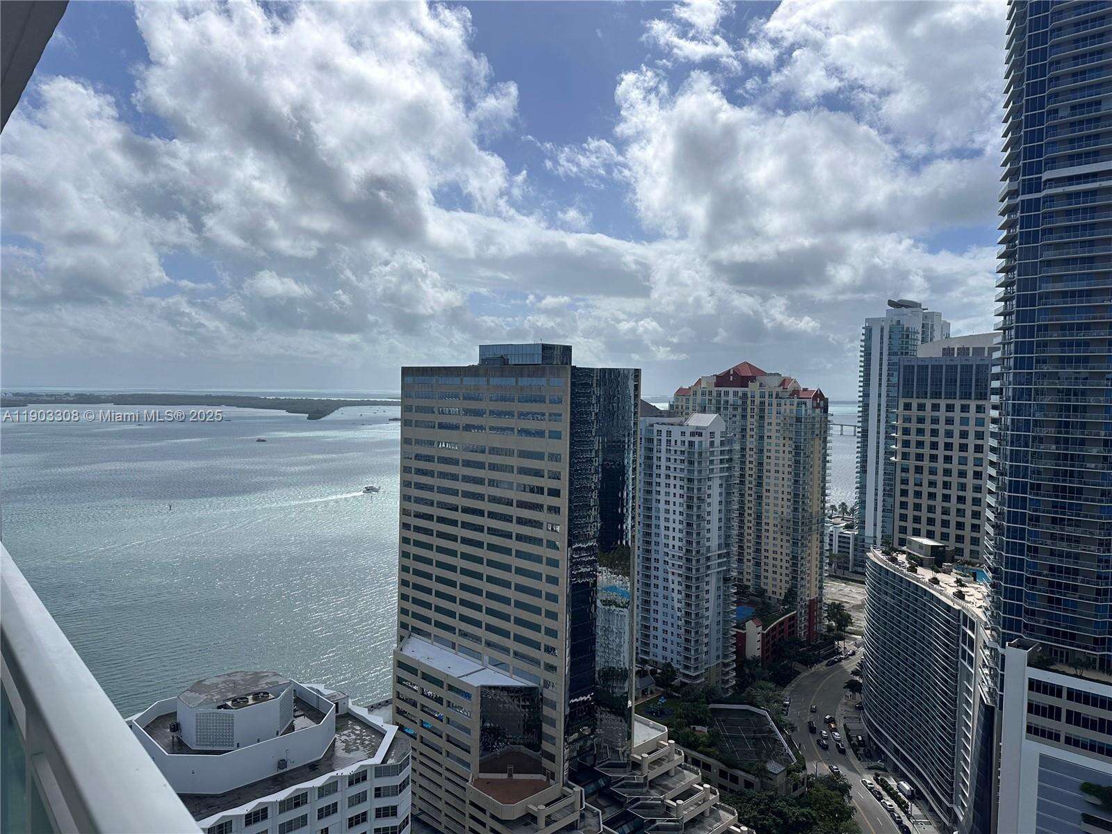 The Plaza On Brickell East at 950 Brickell Bay Dr, Miami, FL 33131 - For Rent photo 8