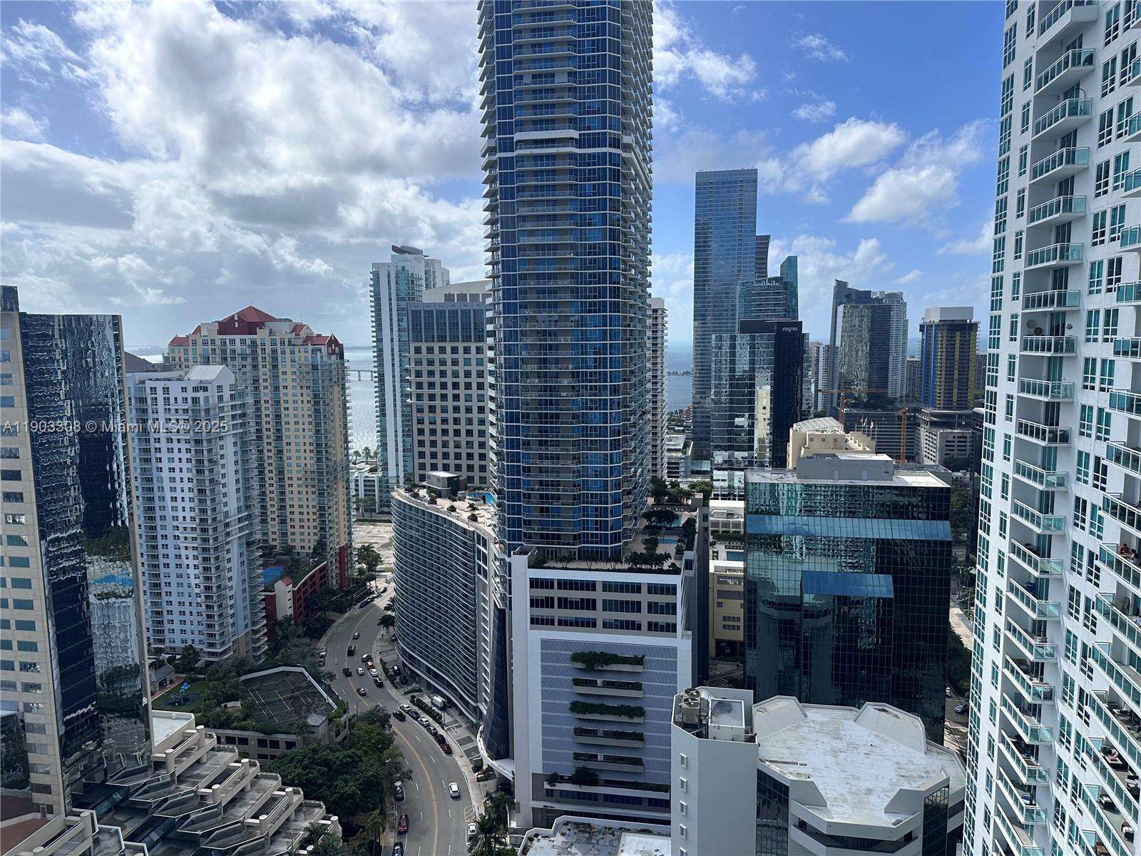 The Plaza On Brickell East at 950 Brickell Bay Dr, Miami, FL 33131 - For Rent photo 9