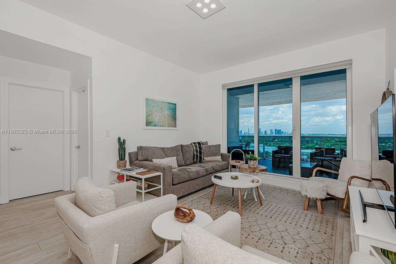 Roney Palace at 2301 Collins Ave, Miami Beach, FL 33139 - For Rent photo 2
