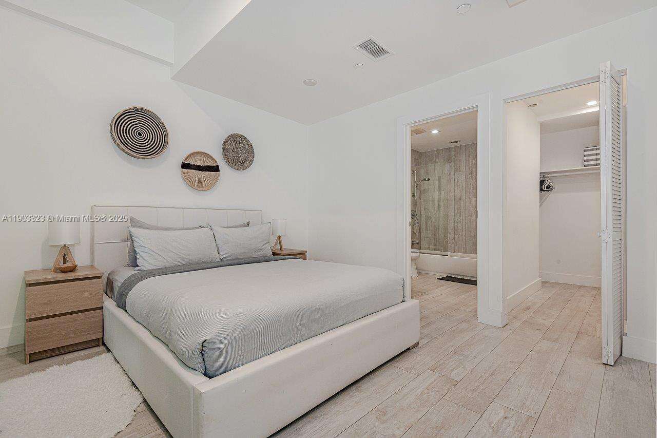 Roney Palace at 2301 Collins Ave, Miami Beach, FL 33139 - For Rent photo 11