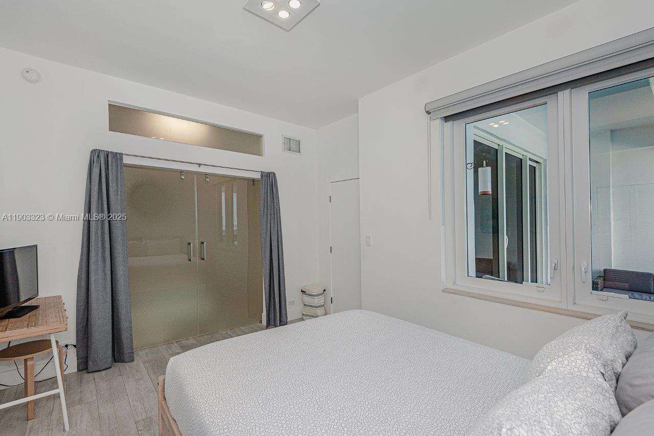 Roney Palace at 2301 Collins Ave, Miami Beach, FL 33139 - For Rent photo 17