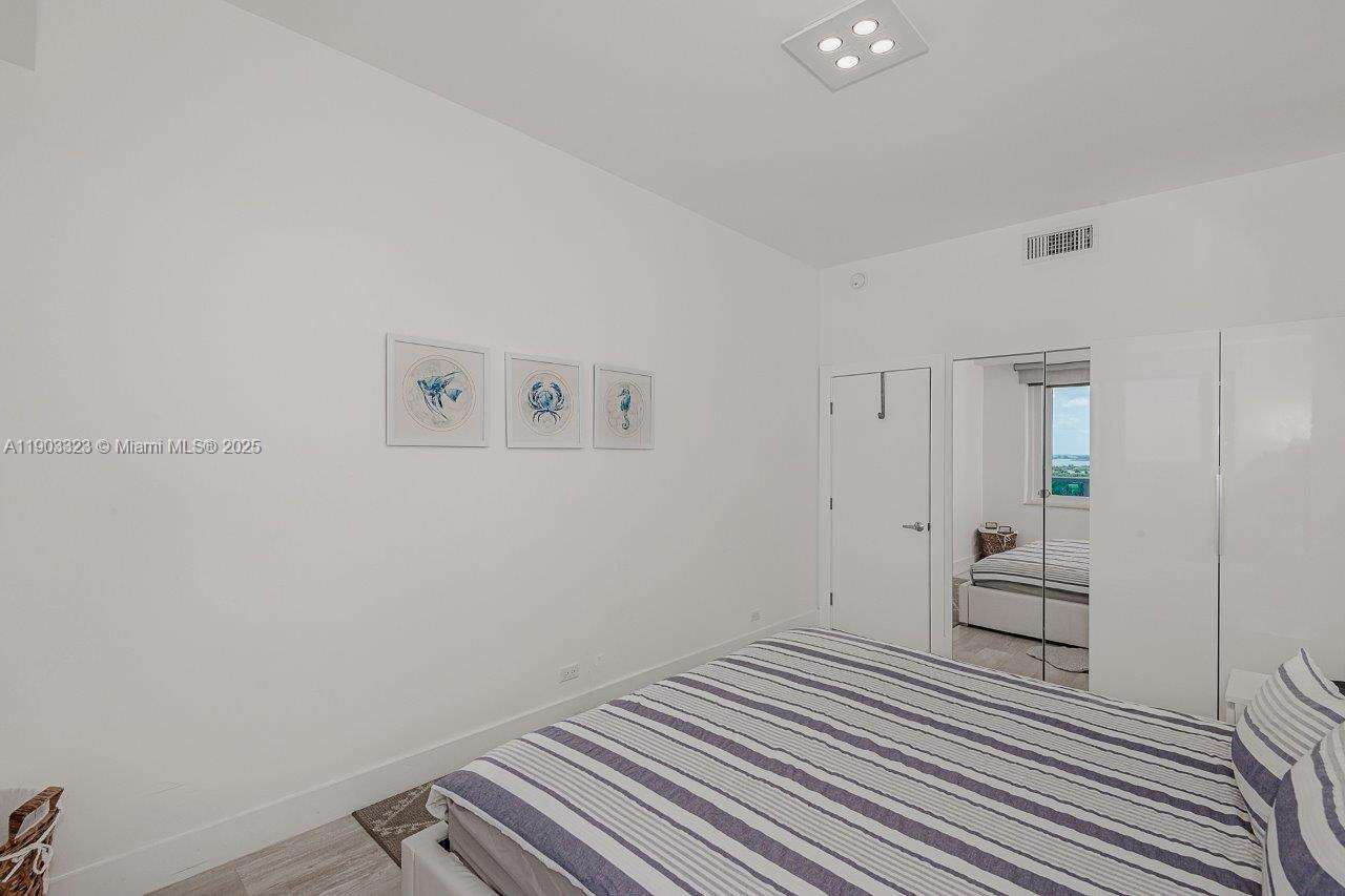 Roney Palace at 2301 Collins Ave, Miami Beach, FL 33139 - For Rent photo 21