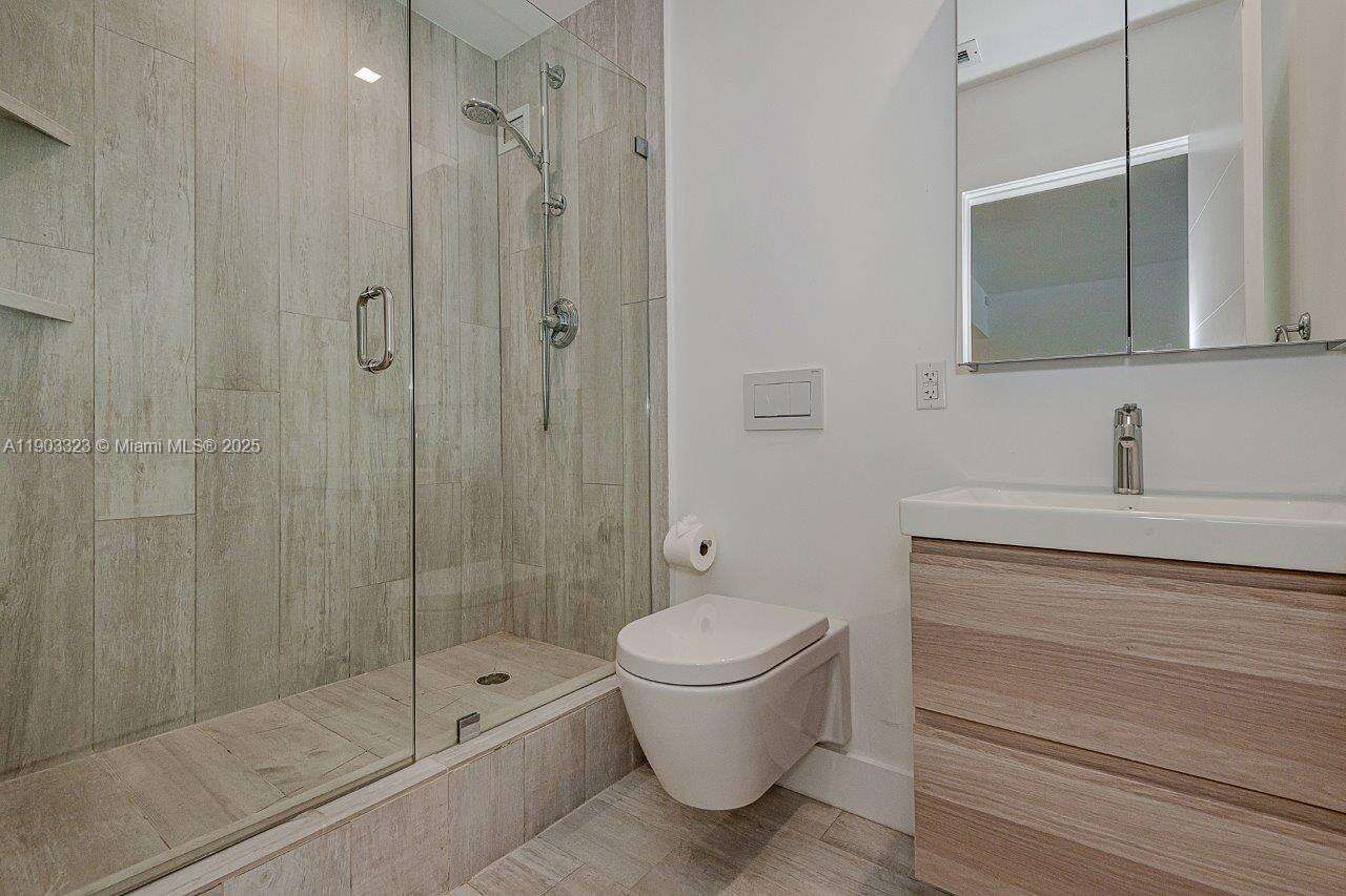 Roney Palace at 2301 Collins Ave, Miami Beach, FL 33139 - For Rent photo 22