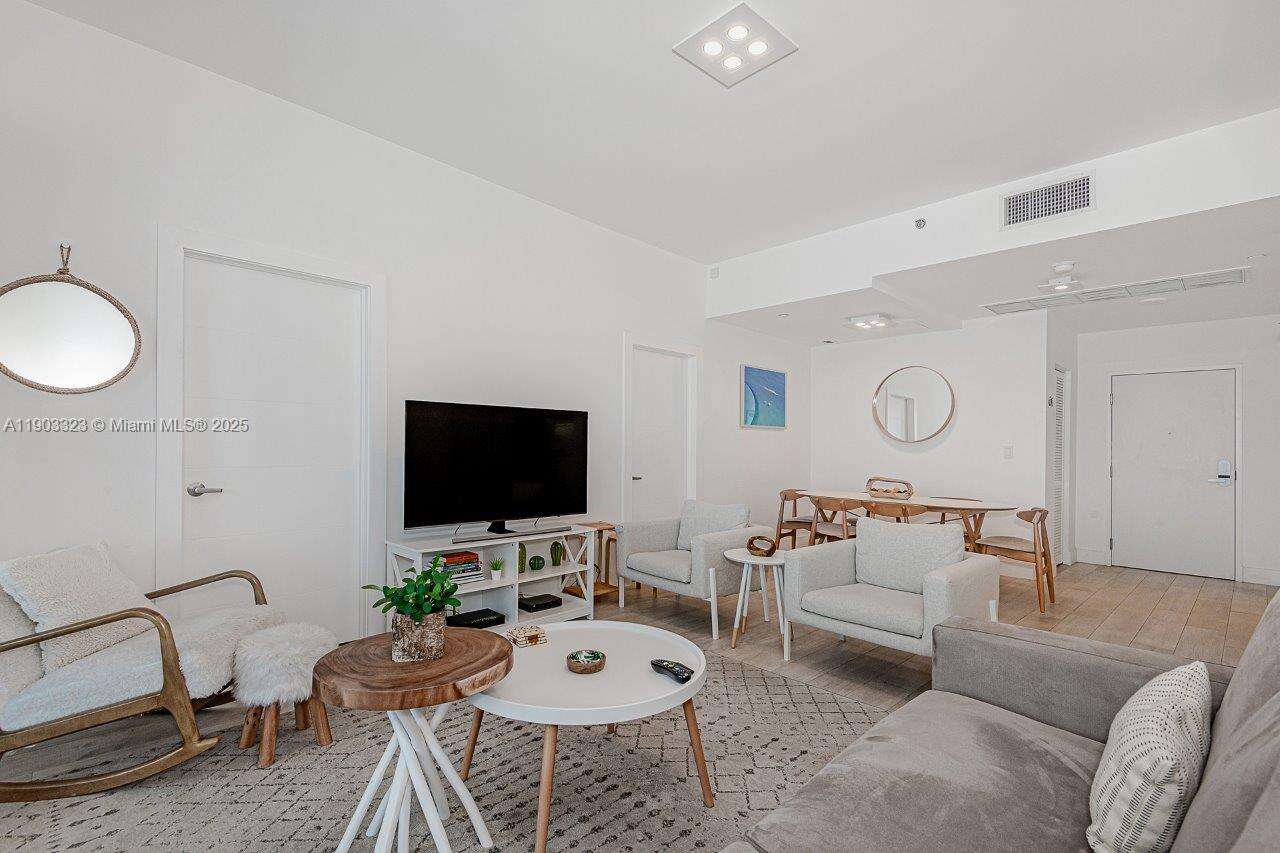 Roney Palace at 2301 Collins Ave, Miami Beach, FL 33139 - For Rent photo 4