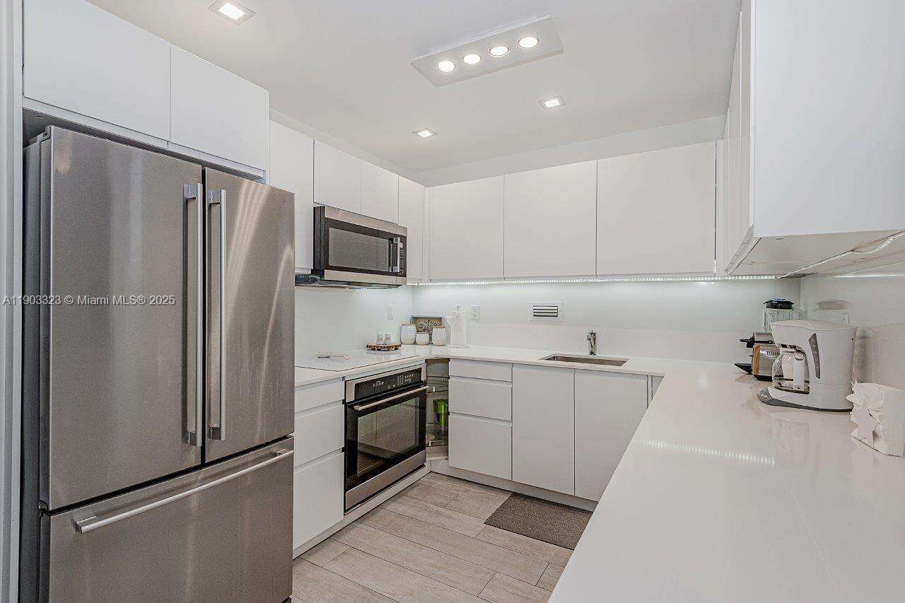 Roney Palace at 2301 Collins Ave, Miami Beach, FL 33139 - For Rent photo 7