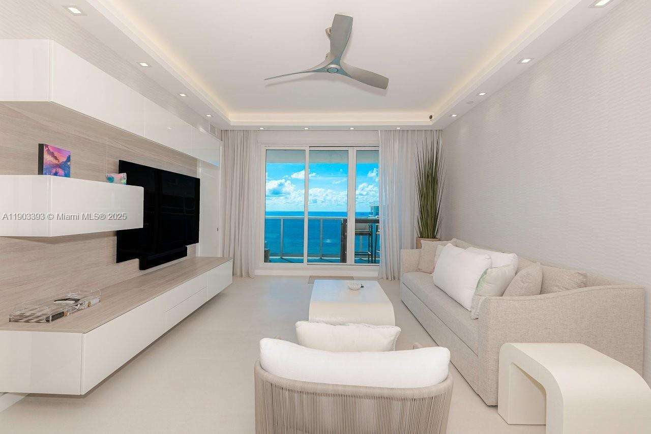 Roney Palace at 2301 Collins Ave, Miami Beach, FL 33139 - For Rent photo 2