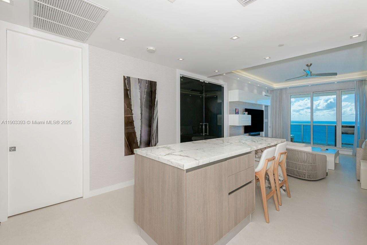 Roney Palace at 2301 Collins Ave, Miami Beach, FL 33139 - For Rent photo 11