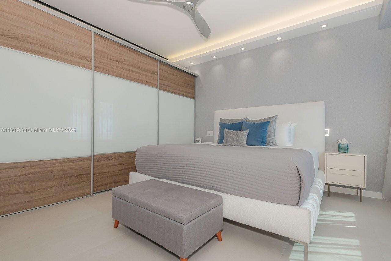 Roney Palace at 2301 Collins Ave, Miami Beach, FL 33139 - For Rent photo 14