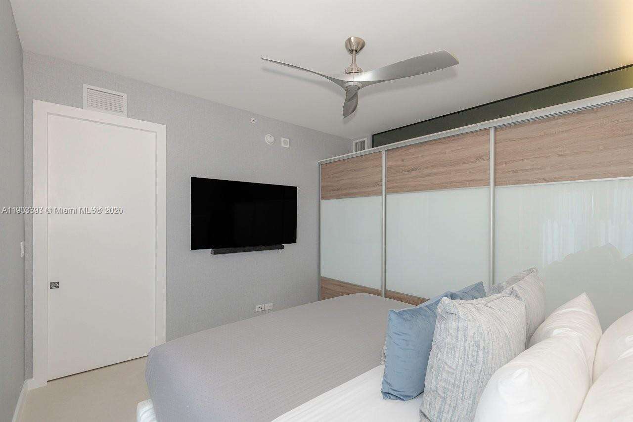 Roney Palace at 2301 Collins Ave, Miami Beach, FL 33139 - For Rent photo 15