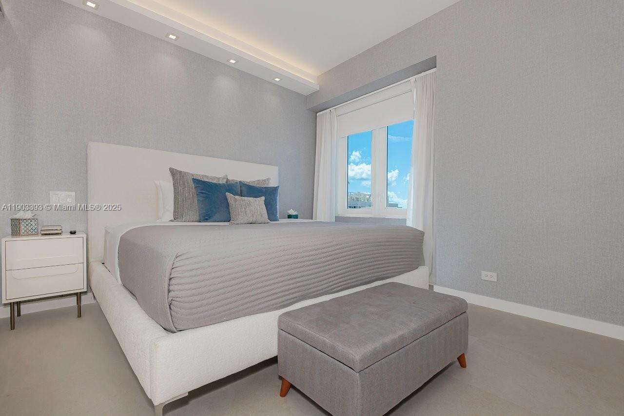 Roney Palace at 2301 Collins Ave, Miami Beach, FL 33139 - For Rent photo 16