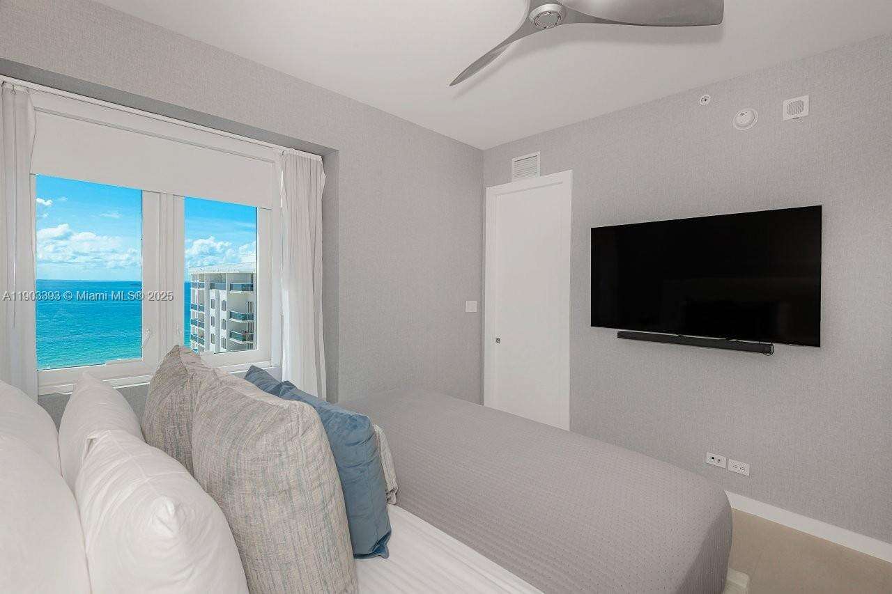 Roney Palace at 2301 Collins Ave, Miami Beach, FL 33139 - For Rent photo 17