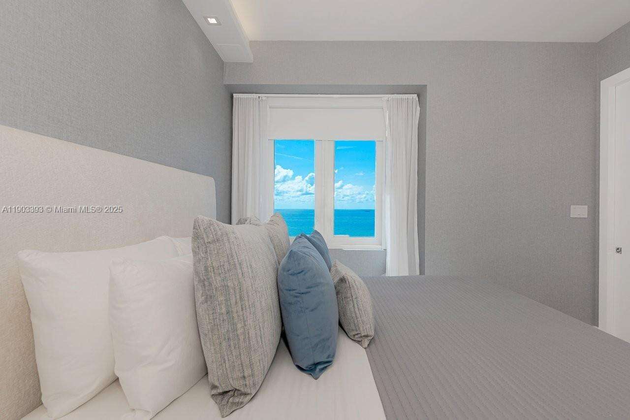 Roney Palace at 2301 Collins Ave, Miami Beach, FL 33139 - For Rent photo 18