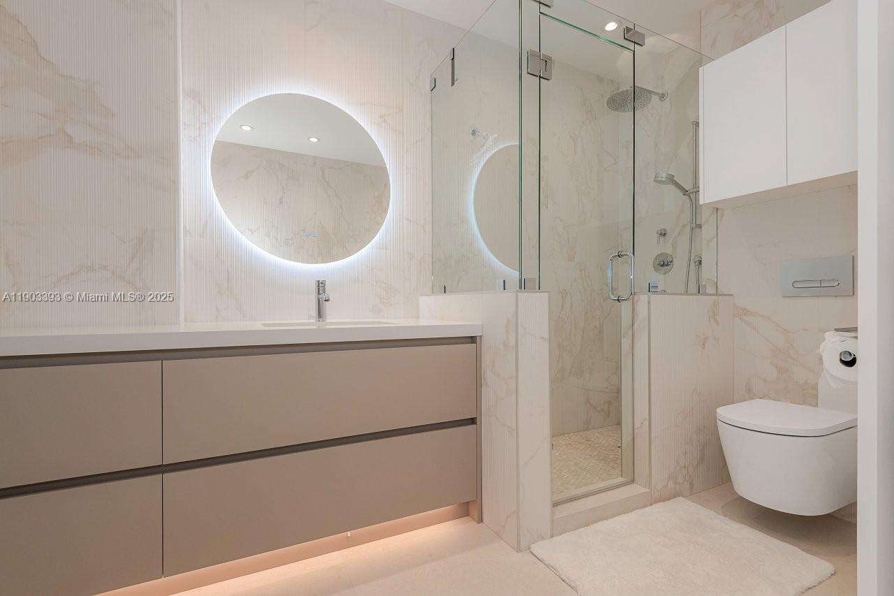 Roney Palace at 2301 Collins Ave, Miami Beach, FL 33139 - For Rent photo 20