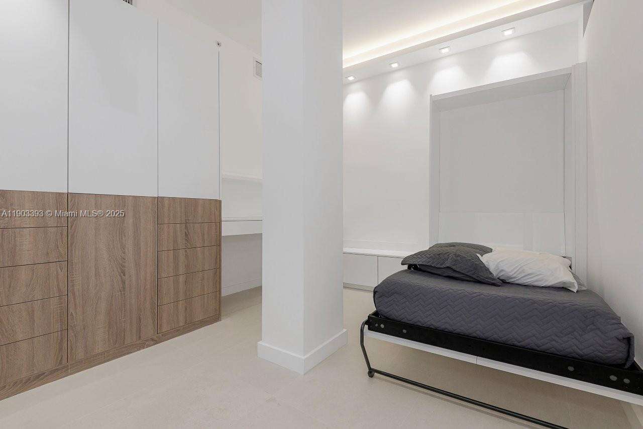 Roney Palace at 2301 Collins Ave, Miami Beach, FL 33139 - For Rent photo 22