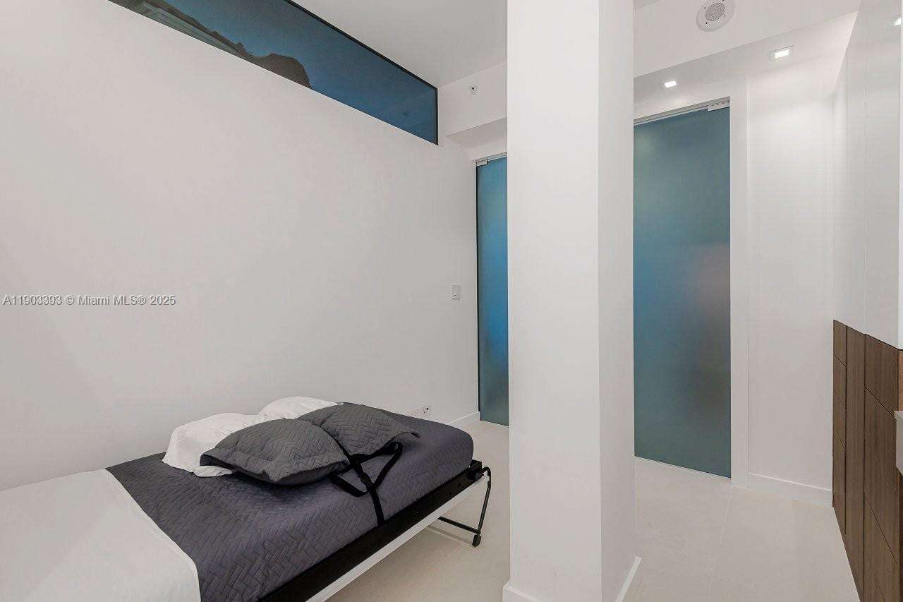 Roney Palace at 2301 Collins Ave, Miami Beach, FL 33139 - For Rent photo 23