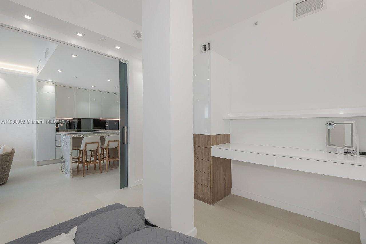 Roney Palace at 2301 Collins Ave, Miami Beach, FL 33139 - For Rent photo 24