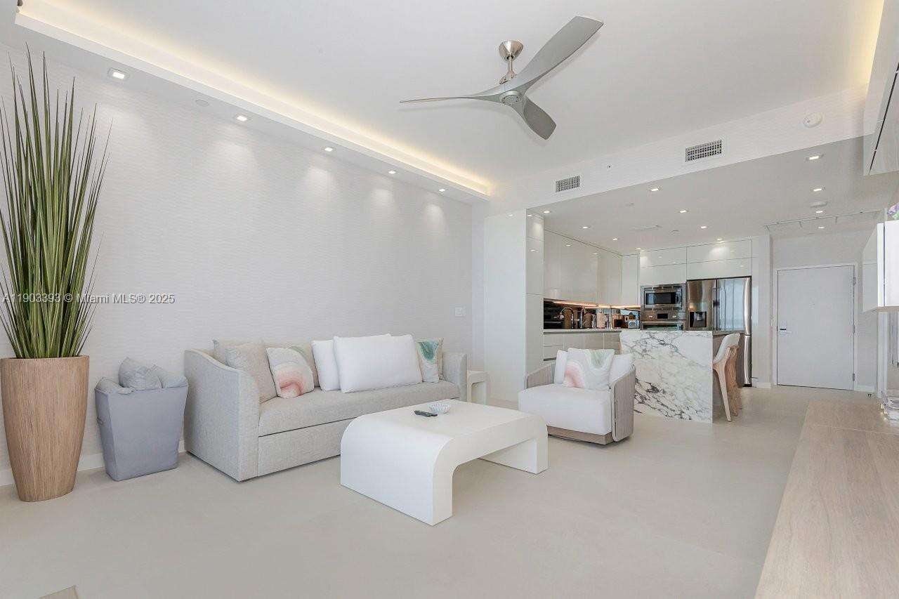 Roney Palace at 2301 Collins Ave, Miami Beach, FL 33139 - For Rent photo 4