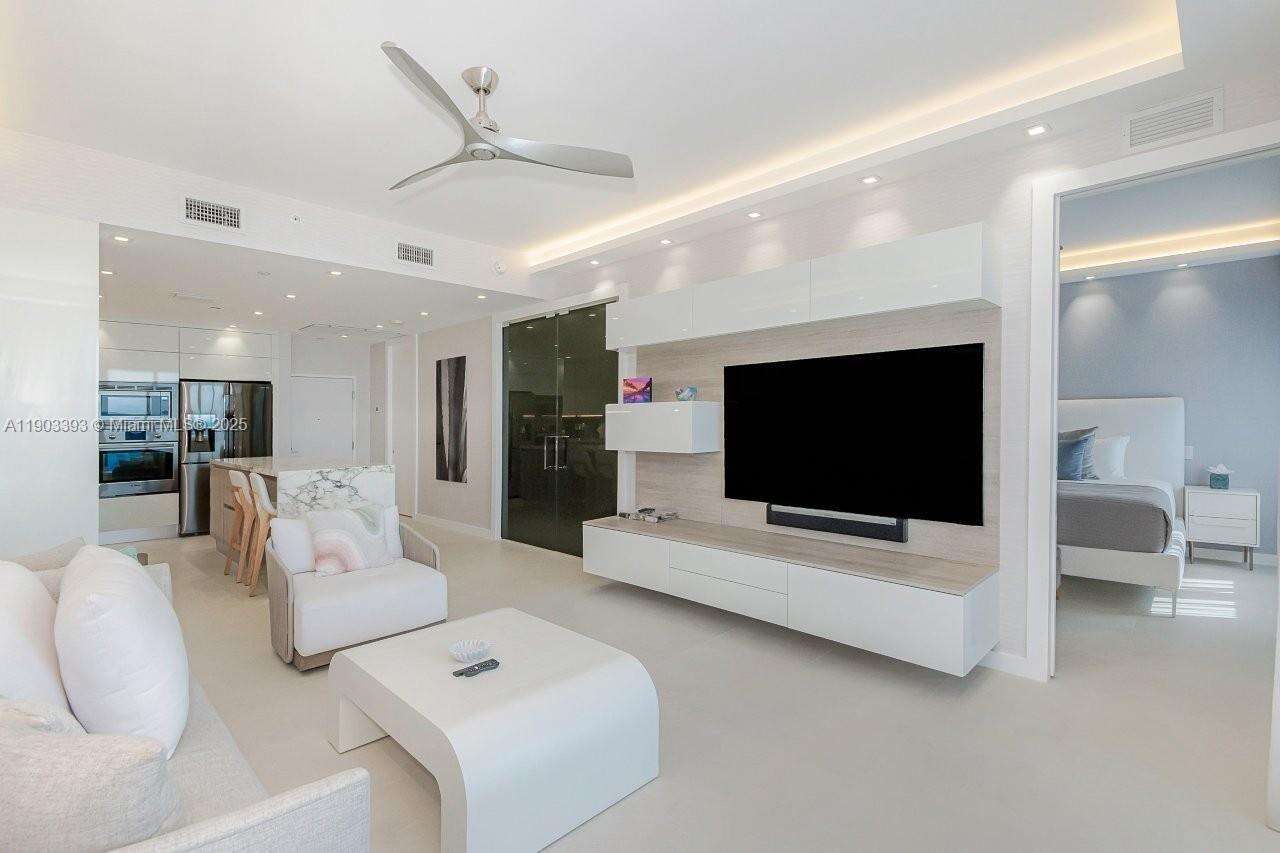 Roney Palace at 2301 Collins Ave, Miami Beach, FL 33139 - For Rent photo 5