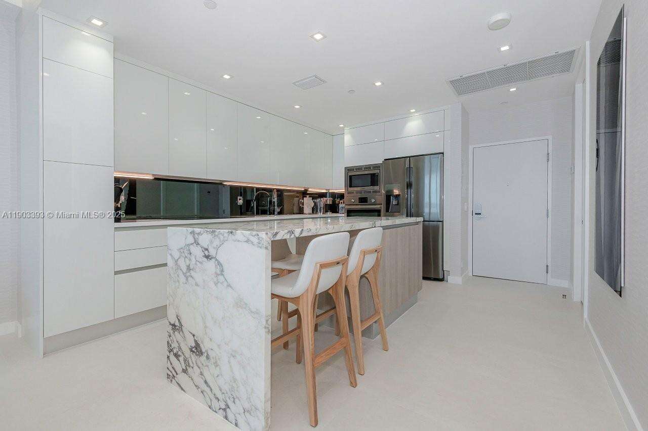Roney Palace at 2301 Collins Ave, Miami Beach, FL 33139 - For Rent photo 6