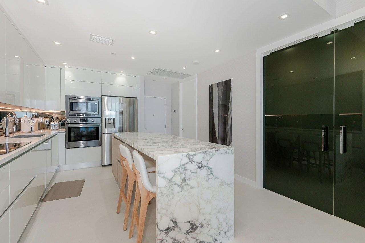 Roney Palace at 2301 Collins Ave, Miami Beach, FL 33139 - For Rent photo 8