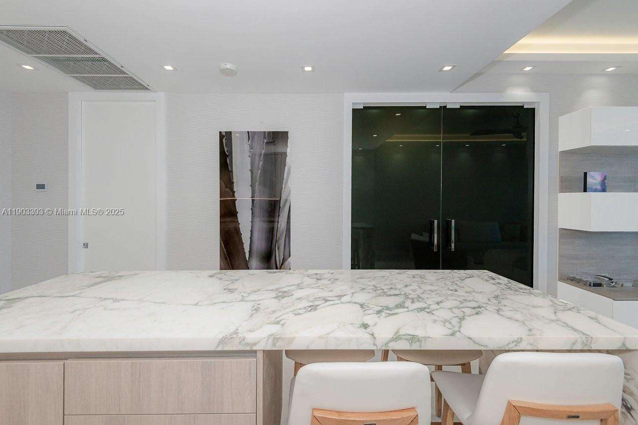 Roney Palace at 2301 Collins Ave, Miami Beach, FL 33139 - For Rent photo 10